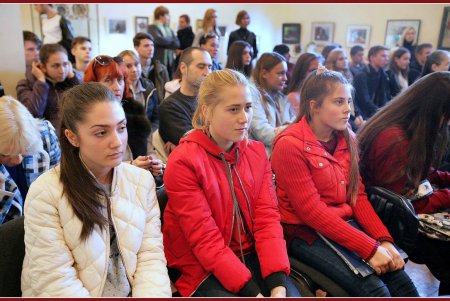 Одесская мастерица представляет Украину на фарфоре (фоторепортаж)