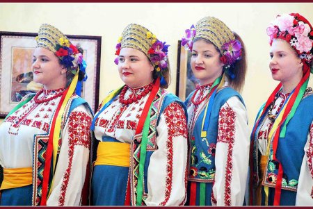 Одесская мастерица представляет Украину на фарфоре (фоторепортаж)