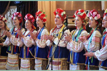 Одесская мастерица представляет Украину на фарфоре (фоторепортаж)