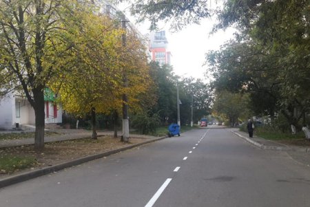 Коммунальщики «пометили» дороги в Суворовском районе (фото)