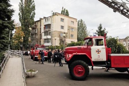 Из здания Приморской райадминистрации «эвакуировали» людей (фото)