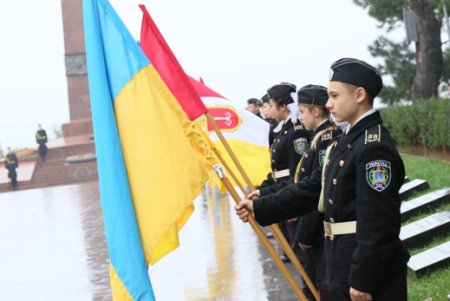 На Аллее Славы прошли официальные мероприятия к 73-й годовщине освобождения Украины (фото)