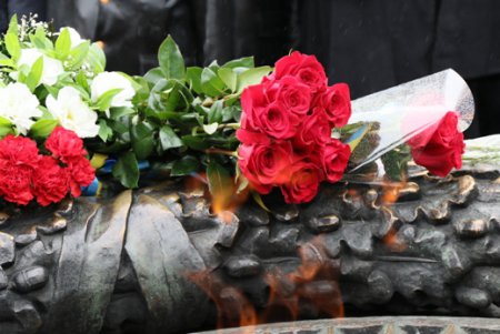 На Аллее Славы прошли официальные мероприятия к 73-й годовщине освобождения Украины (фото)