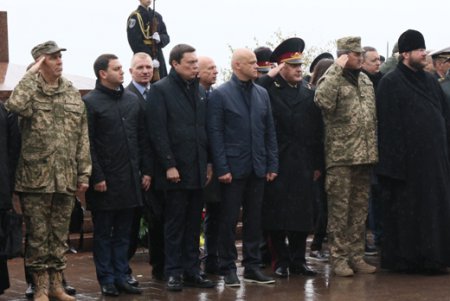 На Аллее Славы прошли официальные мероприятия к 73-й годовщине освобождения Украины (фото)