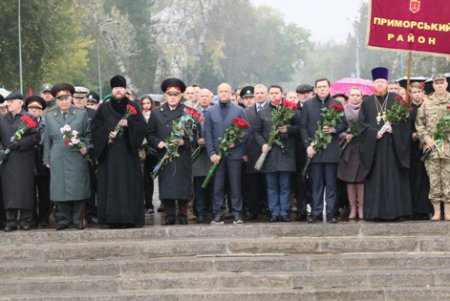 На Аллее Славы прошли официальные мероприятия к 73-й годовщине освобождения Украины (фото)