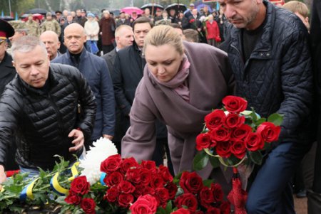 На Аллее Славы прошли официальные мероприятия к 73-й годовщине освобождения Украины (фото)