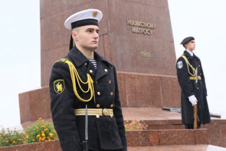 На Аллее Славы прошли официальные мероприятия к 73-й годовщине освобождения Украины (фото)