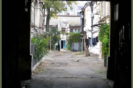 Молдаванка прощается с последними искорками лета (фоторепортаж)
