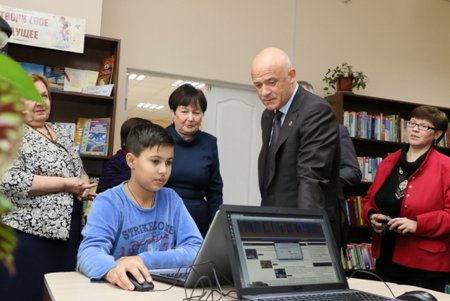 На поселке Котовского после капремонта открылась старейшая читальня (фото)