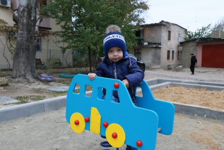 На Новой Слободке появилась новая детская площадка (фото) 