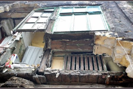 Городские власти приступили к ремонту аварийного дома на Степовой (фото) 