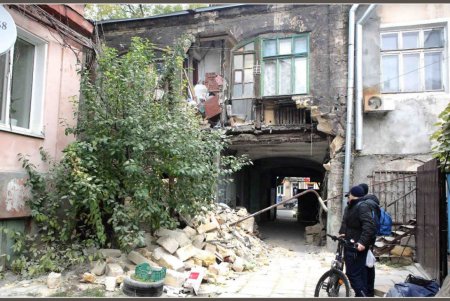 Городские власти приступили к ремонту аварийного дома на Степовой (фото) 