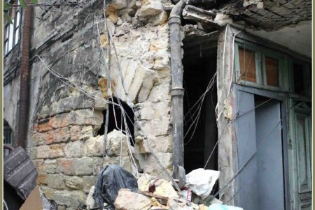 Городские власти приступили к ремонту аварийного дома на Степовой (фото) 
