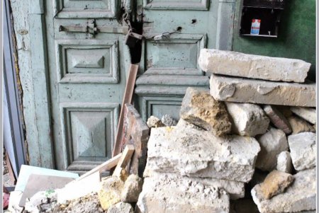 Городские власти приступили к ремонту аварийного дома на Степовой (фото) 