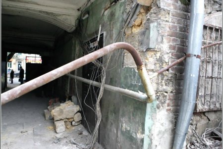 Городские власти приступили к ремонту аварийного дома на Степовой (фото) 