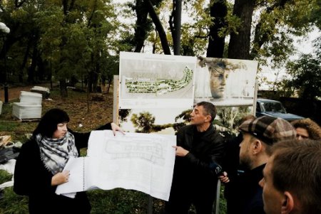 Продолжаются работы по благоустройству Греческого парка под Приморским бульваром (фото)