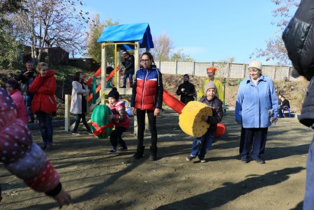 На Слободке появилась еще одна современная детская площадка (фоторепортаж)