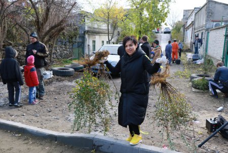 На Слободке появилась еще одна современная детская площадка (фоторепортаж)