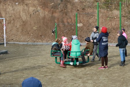 На Слободке появилась еще одна современная детская площадка (фоторепортаж)