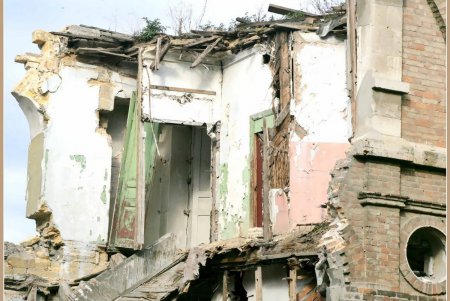 Масонский дом в Одессе приказал потомкам долго жить —  и растаскивается  «на сувениры» (фоторепортаж)