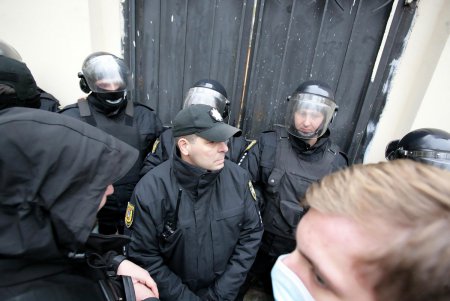 Активисты выступили против вырубки деревьев в «Летнем театре» (фоторепортаж)