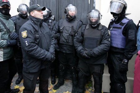 Активисты выступили против вырубки деревьев в «Летнем театре» (фоторепортаж)