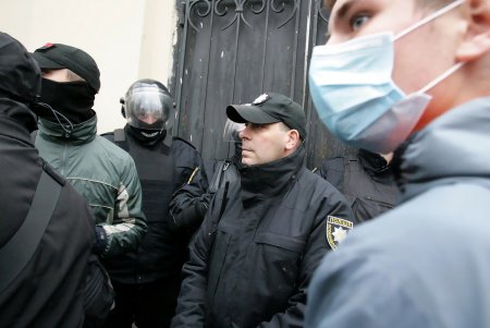 Активисты выступили против вырубки деревьев в «Летнем театре» (фоторепортаж)