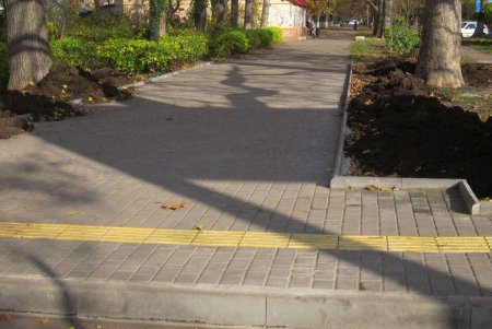 В Малиновском районе ведутся работы по комплексному благоустройству (фоторепортаж) 