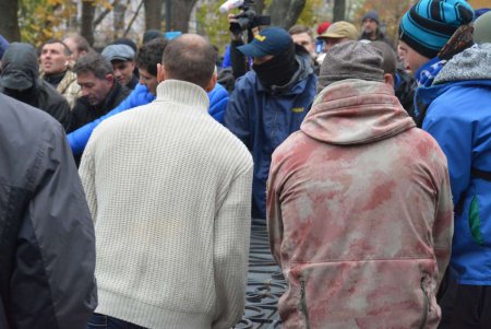 В Одессе в стычке с радикалами пострадали полицейские (фоторепортаж)
