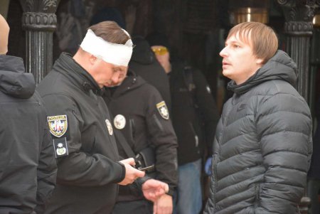 В Одессе в стычке с радикалами пострадали полицейские (фоторепортаж)