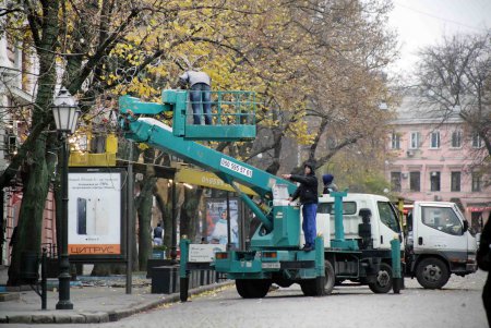 Зима на пороге: из Одессы «улетели» и рукотворные бабочки (фоторепортаж)