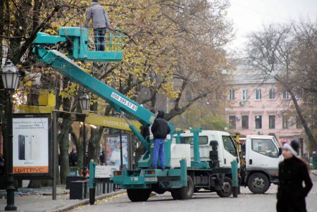 Зима на пороге: из Одессы «улетели» и рукотворные бабочки (фоторепортаж)