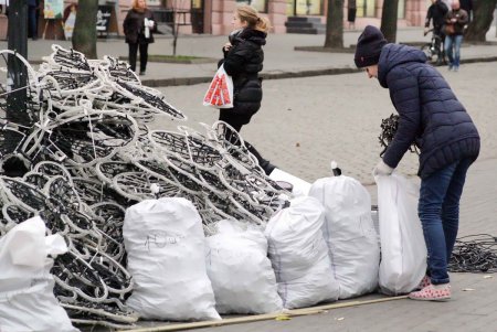 Зима на пороге: из Одессы «улетели» и рукотворные бабочки (фоторепортаж)