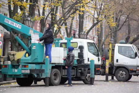 Зима на пороге: из Одессы «улетели» и рукотворные бабочки (фоторепортаж)