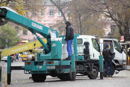 Зима на пороге: из Одессы «улетели» и рукотворные бабочки (фоторепортаж)