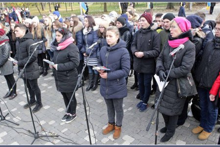 День достоинства и свободы: в Одессе возложили цветы к памятнику Шевченко (фоторепортаж) 