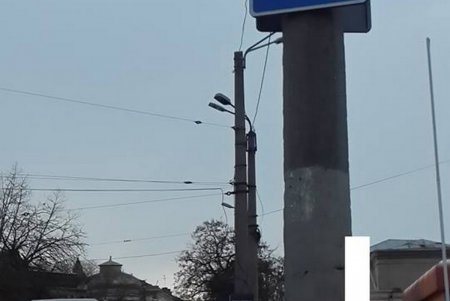 В Одессе устанавливают предупреждающие дорожные указатели (фото)
