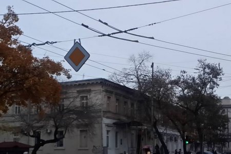 В Одессе устанавливают предупреждающие дорожные указатели (фото)