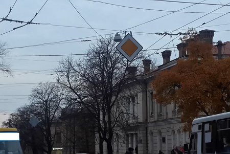 В Одессе устанавливают предупреждающие дорожные указатели (фото)