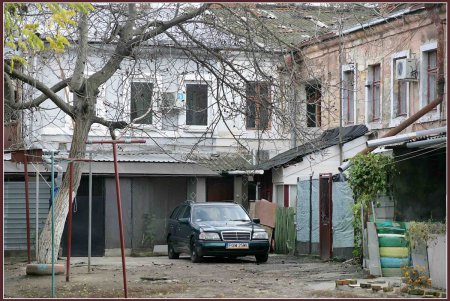 Историческое место криминальной славы, архитектурных экспериментов и живых руин (фоторепортаж)