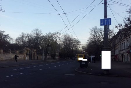 Одесских автолюбителей призывают грамотно перестраиваться во время движения (фото)