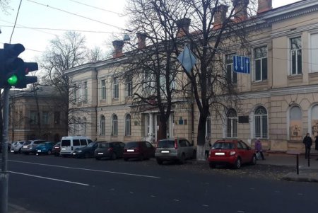 Одесских автолюбителей призывают грамотно перестраиваться во время движения (фото)