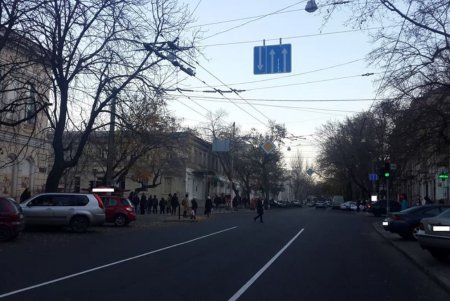 Одесских автолюбителей призывают грамотно перестраиваться во время движения (фото)