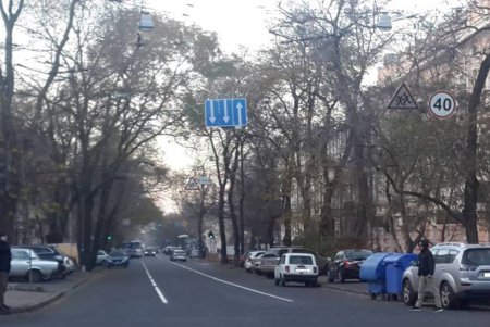Одесских автолюбителей призывают грамотно перестраиваться во время движения (фото)