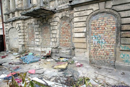 Из исторического центра Одессы многоэтажка «выселит» старые руины (фото)