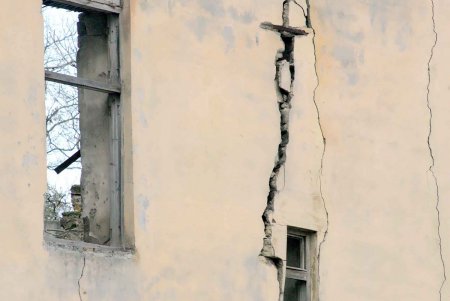 Из исторического центра Одессы многоэтажка «выселит» старые руины (фото)