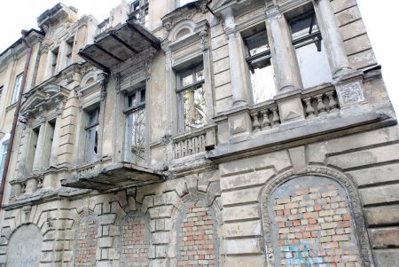 Из исторического центра Одессы многоэтажка «выселит» старые руины (фото)