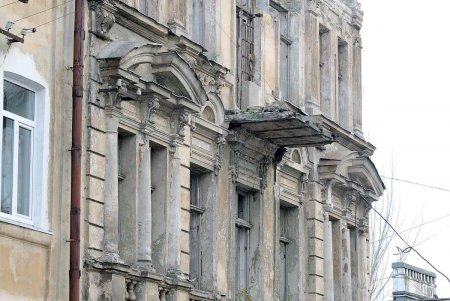 Из исторического центра Одессы многоэтажка «выселит» старые руины (фото)
