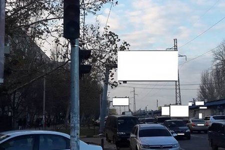 На Малиновского восстанавливают поврежденный светофор (фото) 