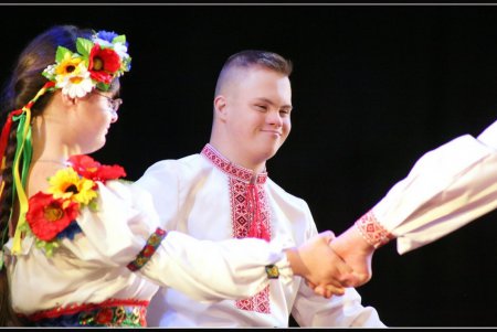 Солнечным детям назначено целебное рандеву у Мамы (фоторепортаж)